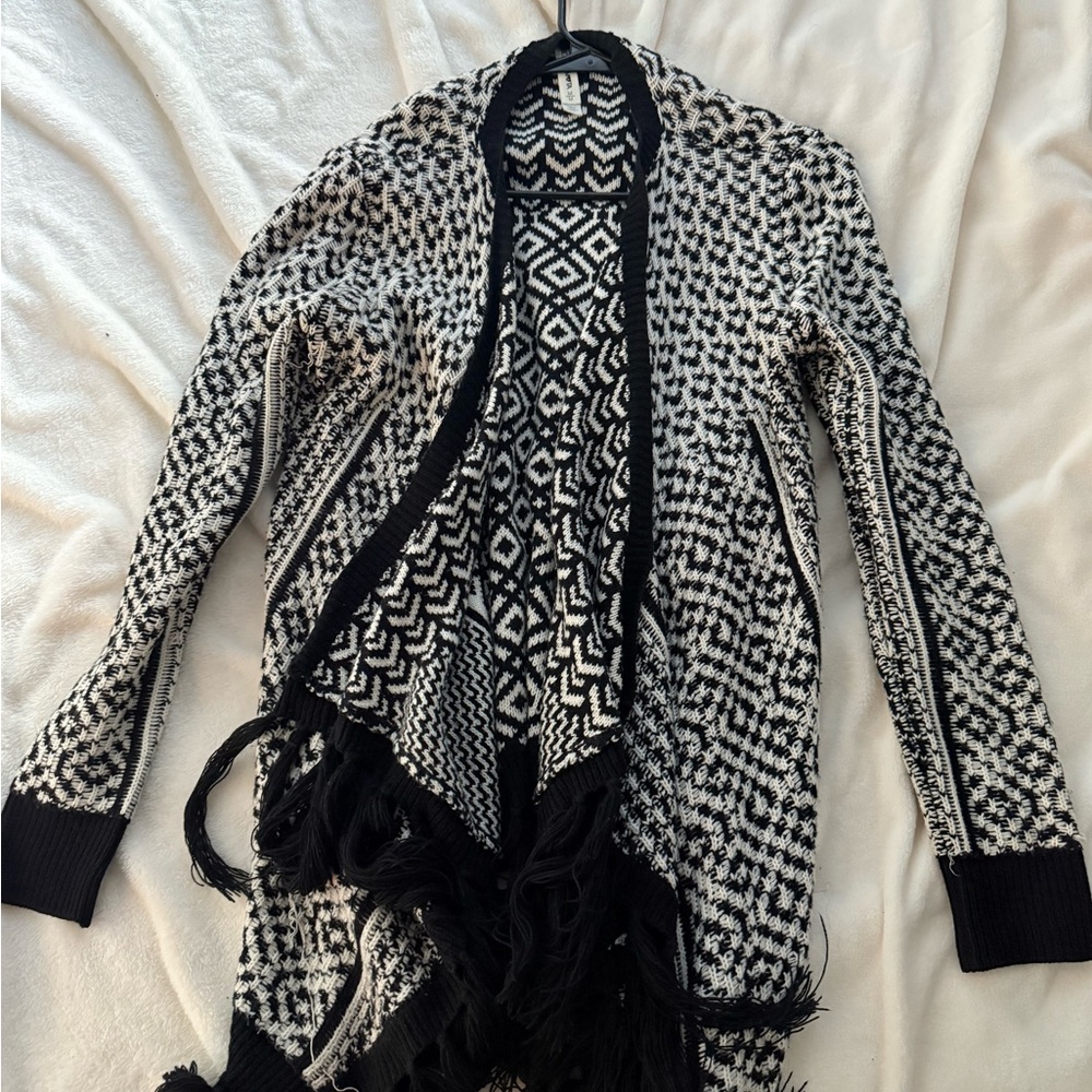 Black and White Patterned Women's cardigan